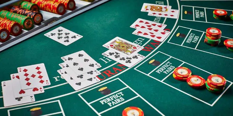 Cách chơi Blackjack: Đặt cược, chia bài, quyết định